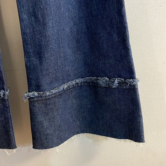 Alice + Olivia Gorgeous High-Rise Wide-Leg Jeans with exaggerated hem - Picture 8 of 9